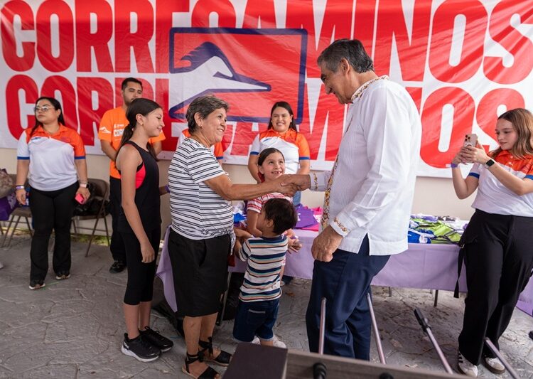 Rodeado de niños alegres, el gobernador AVA y el rector Dámaso Anaya disfrutaron de las amenidades de la UAT en el ‘DIFzania 2026’
