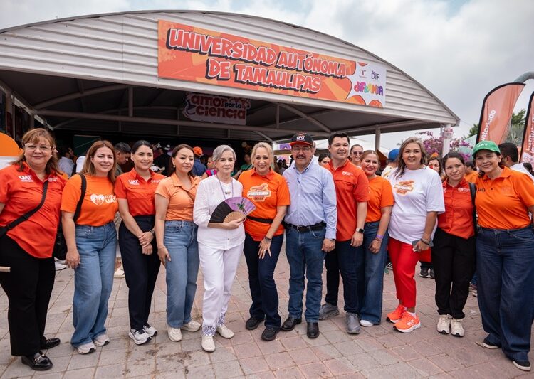 Rodeado de niños alegres, el gobernador AVA y el rector Dámaso Anaya disfrutaron de las amenidades de la UAT en el ‘DIFzania 2026’