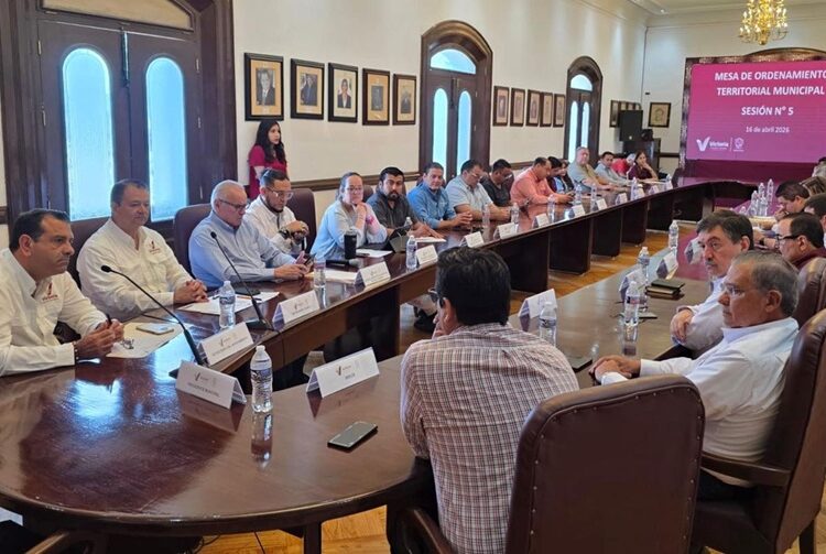 Sesiona Mesa de Ordenamiento Territorial en Victoria