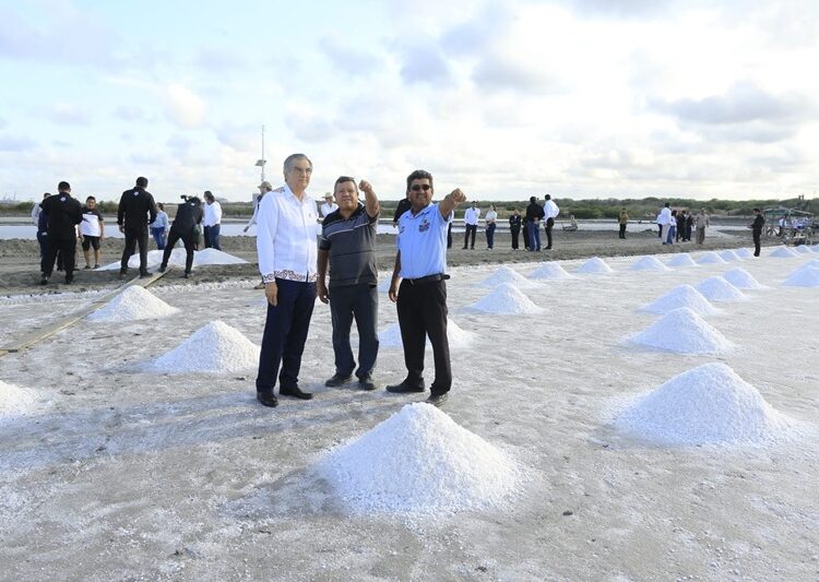 Supervisa Américo Villarreal proyectos productivos y deportivos en el sur de Tamaulipas