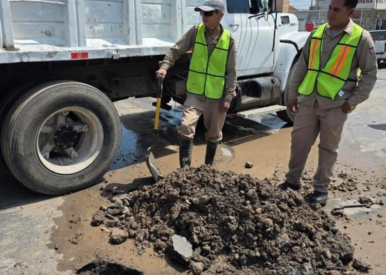 Supervisa alcalde rehabilitación de fugas y limpieza de drenes pluviales en Victoria