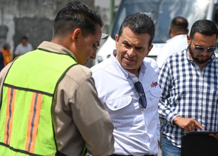 Supervisa alcalde rehabilitación de fugas y limpieza de drenes pluviales en Victoria