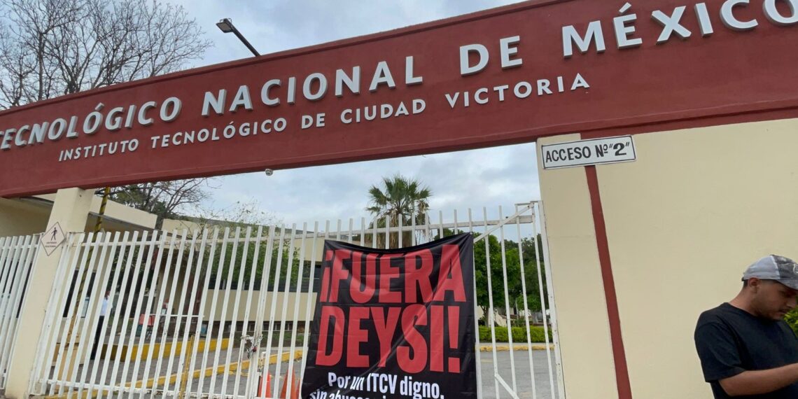 Estudiantes del Tec Victoria tomaron el plantel