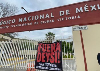 Estudiantes del Tec Victoria tomaron el plantel