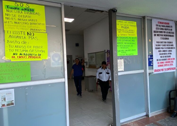 Trabajadores del ISSSTE en protestan por irregularidades laborales en Victoria