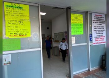 Trabajadores del ISSSTE en protestan por irregularidades laborales en Victoria