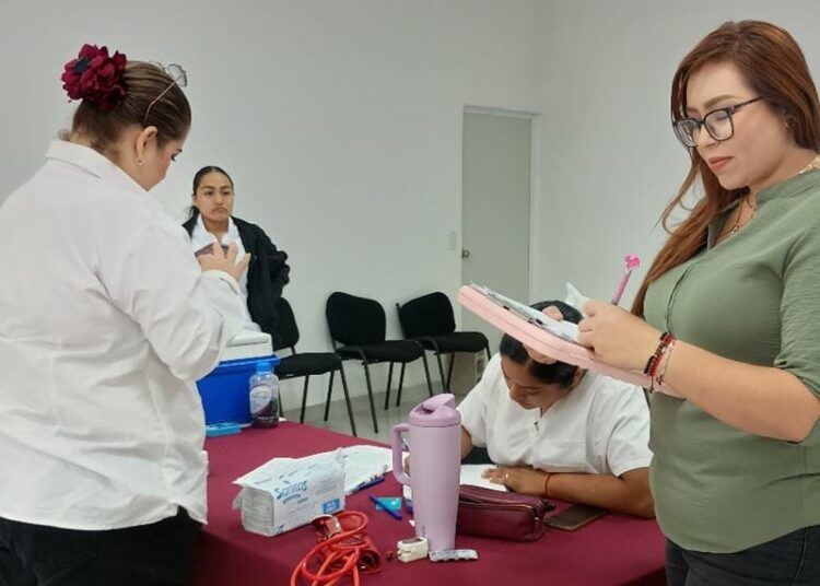 Vacunan contra la influenza y COVID a trabajadores de la COMAPA Altamira