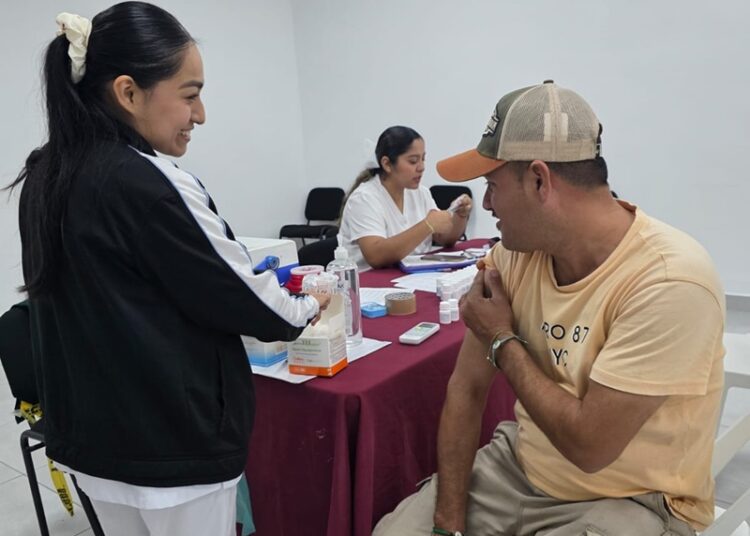 Vacunan contra la influenza y COVID a trabajadores de la COMAPA Altamira