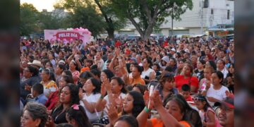 Anuncia Carmen Lilia rutas de transporte al finalizar festejo del ‘Día de las Madres’