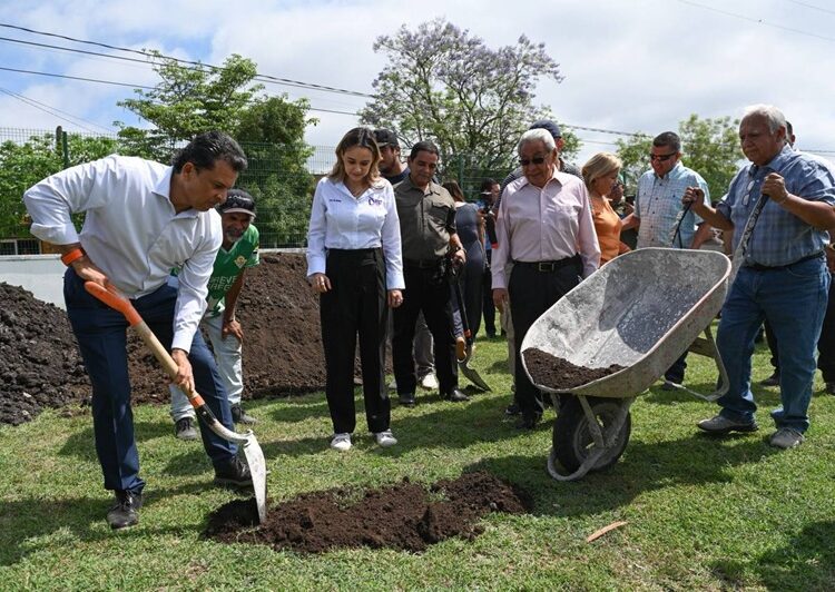 Arranca Lalo Gattás remodelación del parque de softbol de la Miguel Alemán