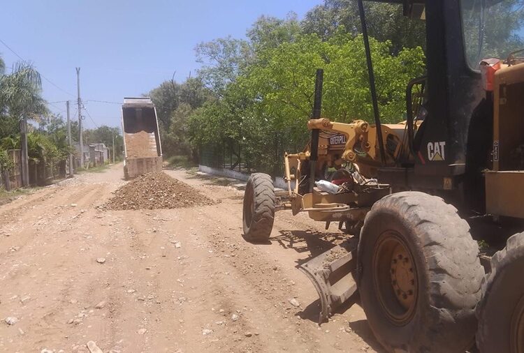 Ayuntamiento continúa con la rehabilitación de calles en Victoria
