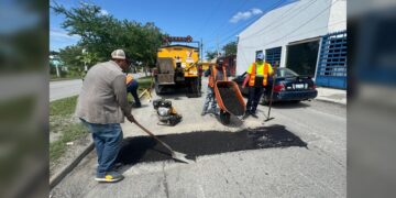 Ayuntamiento continúa con la rehabilitación de calles en Victoria