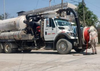 COMAPA Altamira proporciona mantenimiento a colectores en la Nuevo Tampico