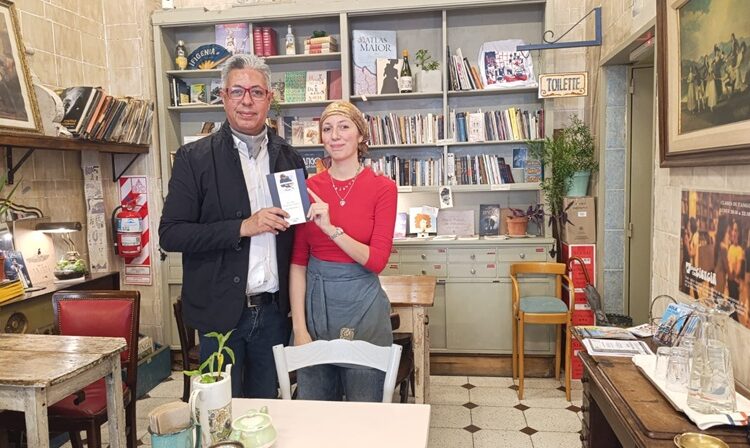 ‘CRÓNICA’: Presume Argentina poemario del periodista tamaulipeco Enrique Jonguitud