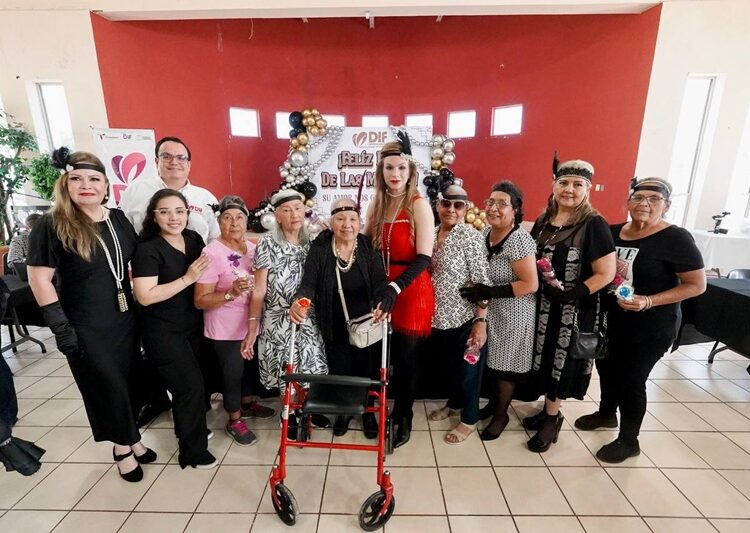 Celebran con alegría y regalos a madres de familia de ‘Casa Club del Adulto Activo’