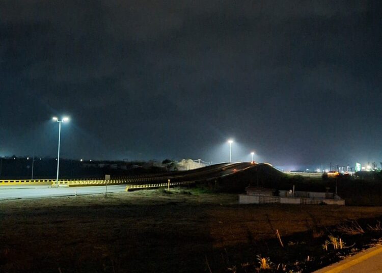 Construye Gobierno del Estado alumbrado público solar en carretera Tampico-Mante