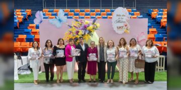 Dámaso Anaya reconoce la labor de las madres trabajadoras de la UAT