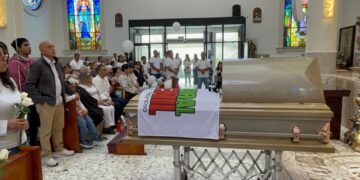 Despiden a Camila entre reclamos de justicia