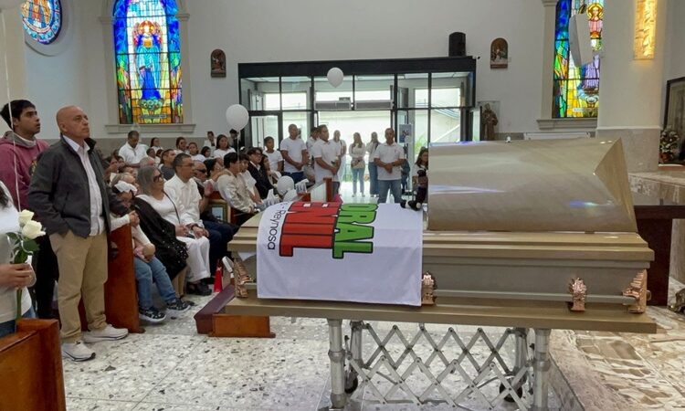 Despiden a Camila entre reclamos de justicia