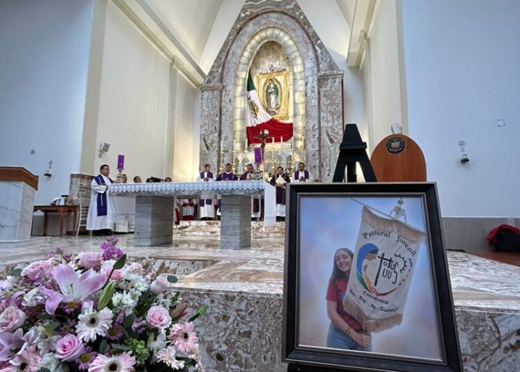 Despiden a Camila entre reclamos de justicia