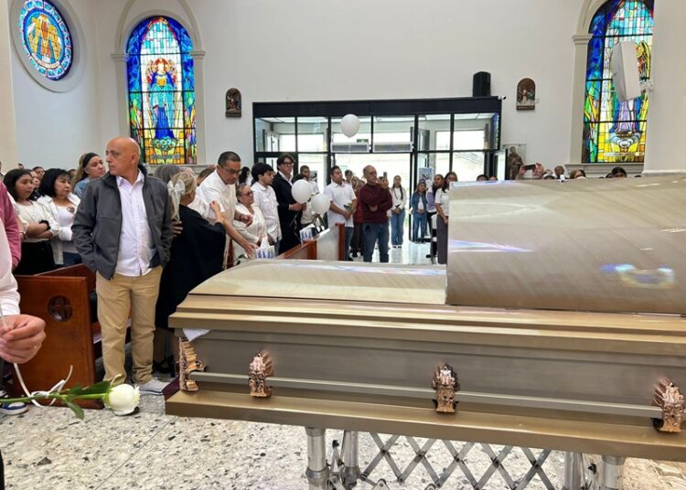 Despiden a Camila entre reclamos de justicia