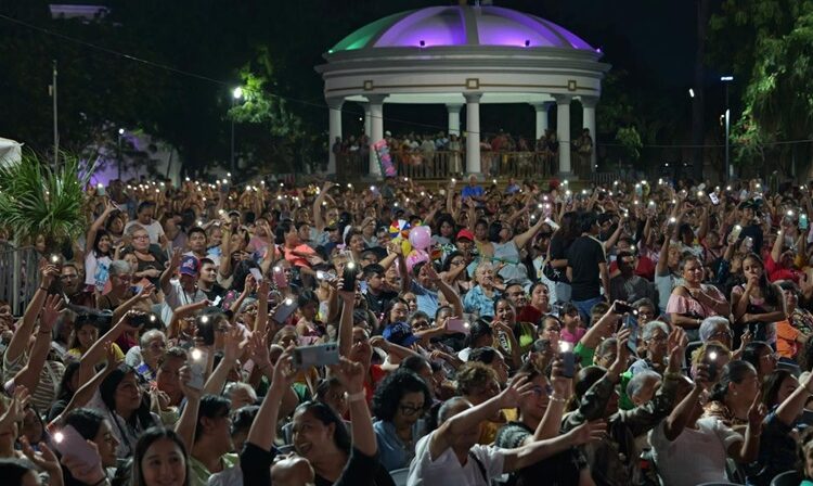 Disfrutan más de 5 mil mamás altamirenses espectacular festejo