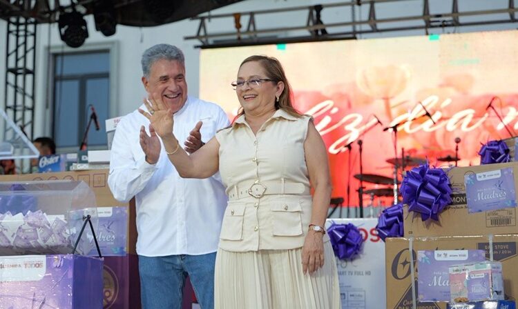 Disfrutan más de 5 mil mamás altamirenses espectacular festejo