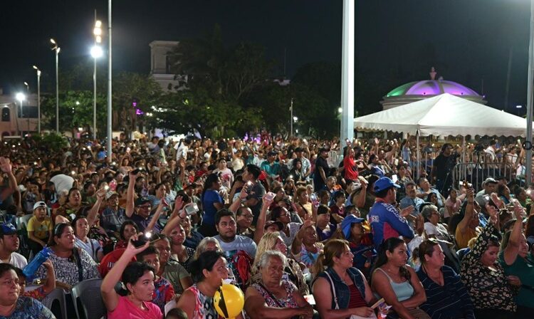 Disfrutan más de 5 mil mamás altamirenses espectacular festejo