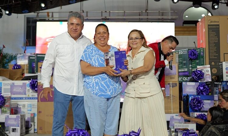 Disfrutan más de 5 mil mamás altamirenses espectacular festejo