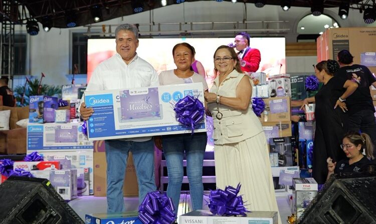Disfrutan más de 5 mil mamás altamirenses espectacular festejo