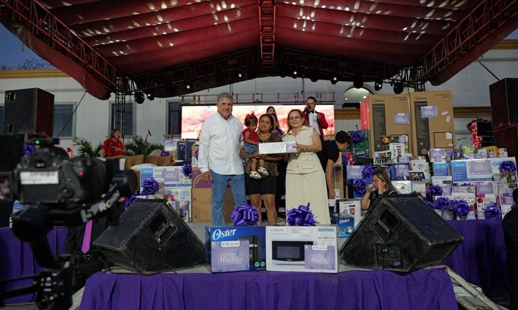 Disfrutan más de 5 mil mamás altamirenses espectacular festejo