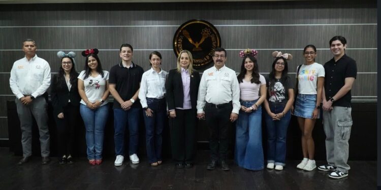 Envía UAT segunda generación de alumnos al programa intercultural de Disney