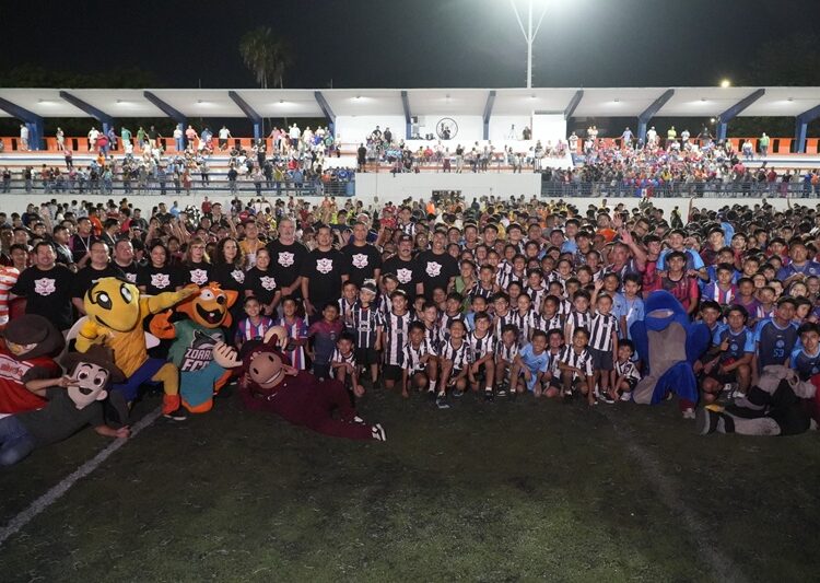 El rector inaugura la Copa UAT 2026 con Ricardo “Diablito” Chávez como invitado de honor