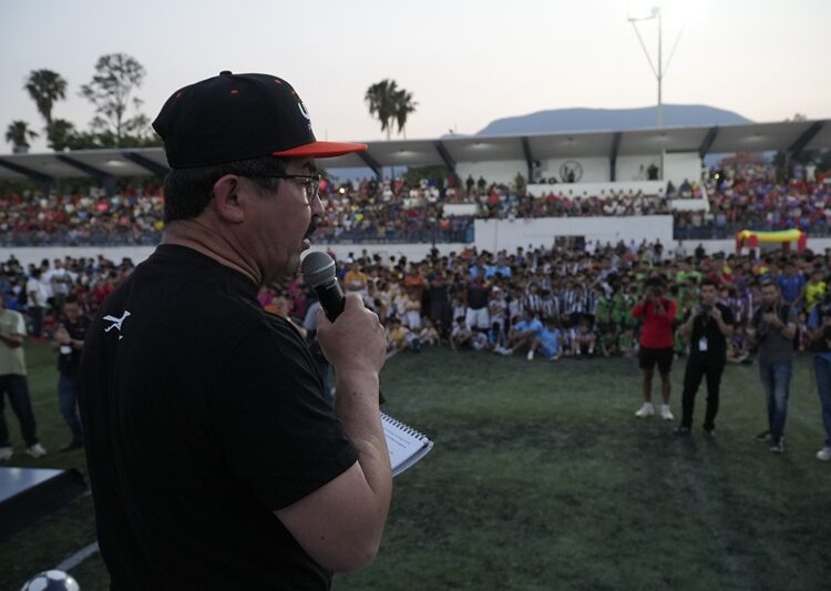 El rector inaugura la Copa UAT 2026 con Ricardo “Diablito” Chávez como invitado de honor