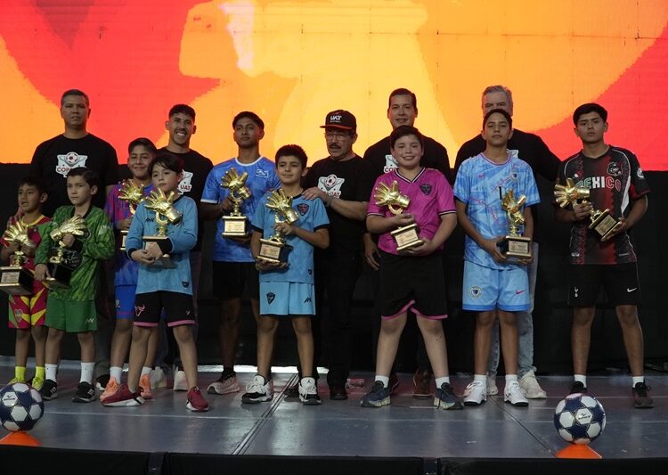 El rector inaugura la Copa UAT 2026 con Ricardo “Diablito” Chávez como invitado de honor