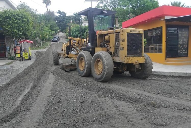 En atención a la indicación de Lalo Gattás, sigue rehabilitación de calles y avenidas