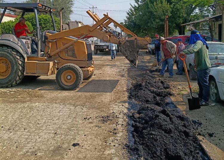 En atención a la indicación de Lalo Gattás, sigue rehabilitación de calles y avenidas