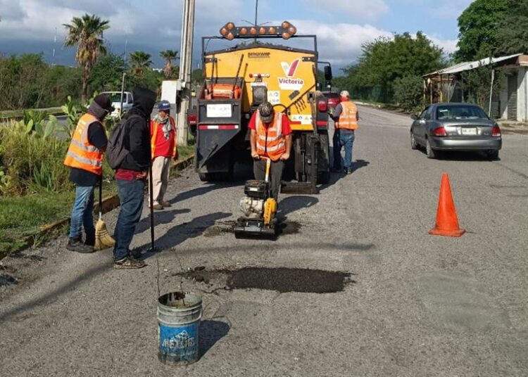 En atención a la indicación de Lalo Gattás, sigue rehabilitación de calles y avenidas
