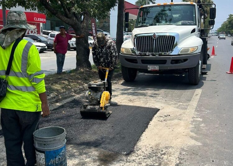 En atención a la indicación de Lalo Gattás, sigue rehabilitación de calles y avenidas
