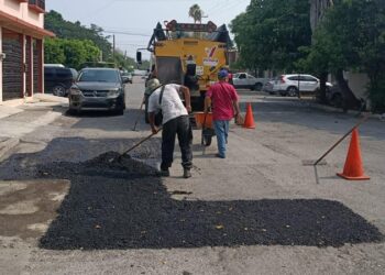 En atención a la indicación de Lalo Gattás, sigue rehabilitación de calles y avenidas