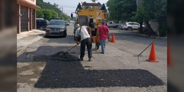 En atención a la indicación de Lalo Gattás, sigue rehabilitación de calles y avenidas