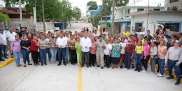 Entrega AMM pavimentación e iluminación solar en la colonia Tampico-Altamira