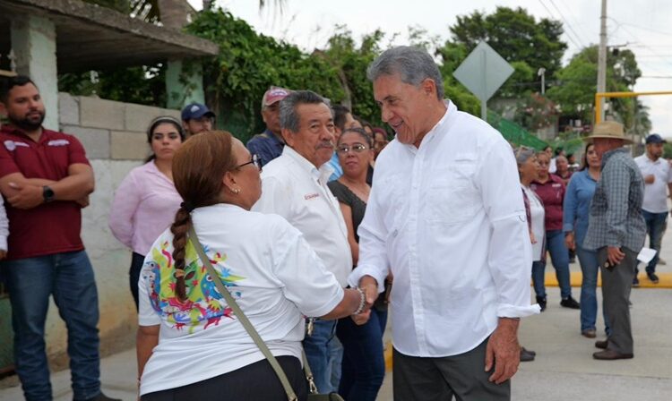 Entrega AMM pavimentación e iluminación solar en la colonia Tampico-Altamira