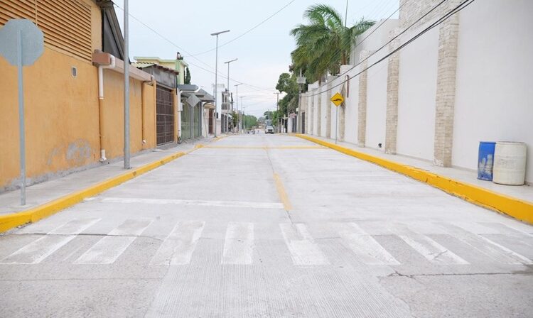 Entrega AMM pavimentación e iluminación solar en la colonia Tampico-Altamira