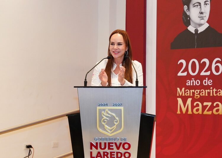 Entrega Carmen Lilia 200 escrituras gratuitas a familias de NLD