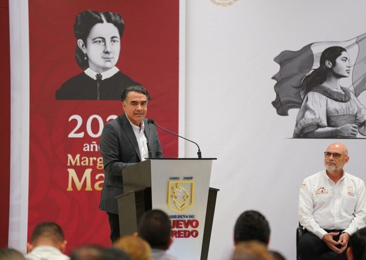 Entrega Carmen Lilia 200 escrituras gratuitas a familias de NLD