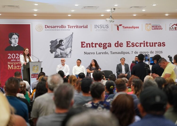 Entrega Carmen Lilia 200 escrituras gratuitas a familias de NLD