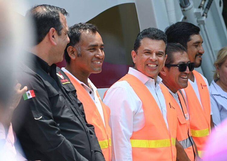 Entrega Lalo Gattás otro nuevo camión recolector de basura