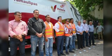 Entrega Lalo Gattás otro nuevo camión recolector de basura