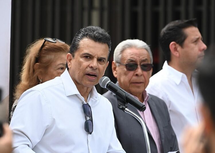 Entrega alcalde obra de beneficio colectivo en la Magisterial